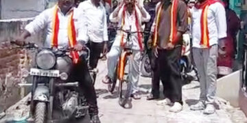 தூத்துக்குடியில் தவெக பகுதி செயலாளர் ஆனந்த் குமார் ஏற்பாட்டில் பல்வேறு வார்டுகளில் விஜய் போன்று சைக்கிளில் சென்று வீதி வீதியாக  விசில் சின்னத்திற்கு வாக்கு சேகரித்து அசத்தினார் தவெக வேட்பாளர் நடிகர் ஸ்ரீநாத் : தவெக நிர்வாகிகள் தொண்டர்கள் செம குஷி பொதுமக்கள் உற்சாக வரவேற்பு 