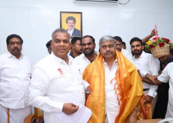42 வருடம் காங்கிரஸ் இயக்கத்தில் பல்வேறு பொறுப்புகள் வகித்து வரும் முக்கிய பிரமுகர் என்டிஎஸ் சாா்லஸ் தமாகாவிலிருந்து விலகி தவெக பொதுச் செயலாளர் அமைச்சா் ஆனந்த் முன்னிலையில் தவெகவில் ஐக்கியம்!!!