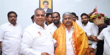 42 வருடம் காங்கிரஸ் இயக்கத்தில் பல்வேறு பொறுப்புகள் வகித்து வரும் முக்கிய பிரமுகர் என்டிஎஸ் சாா்லஸ் தமாகாவிலிருந்து விலகி தவெக பொதுச் செயலாளர் அமைச்சா் ஆனந்த் முன்னிலையில் தவெகவில் ஐக்கியம்!!!