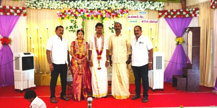 தூத்துக்குடி தென்பாகம் காவல் உதவி ஆய்வாளர் காவுராஜன் இல்லத்திருமண விழா: பத்திரிகையாளர்கள், வழக்கறிஞர்கள் முக்கிய பிரமுகர்கள் நேரில் வாழ்த்து