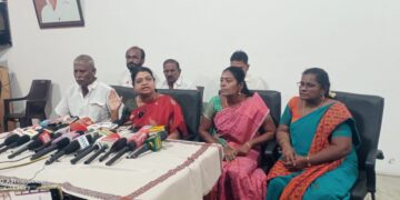 ஸ்டாலின் ஆட்சியில் தான் பெண்கள் துணிந்து புகார் கொடுக்க வந்தனர் ஆனால் இன்று தவெக ஆட்சியில் பாதிக்ப்பட்ட பெண்ணுக்கு நடந்த பாலியல் சம்பவத்திற்கு குரல் கொடுக்க மறுக்கின்றனர் தூத்துக்குடியில் முன்னாள் அமைச்சர் கீதாஜீவன் குற்றம் சாட்டினார்