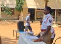 மதுரை மாரியம்மன் தெப்பக்குளம் பகுதியில் போதை பொருள் தடுப்பு மற்றும் போக்குவரத்து விதிகளை கடைபிடிப்பது குறித்துமாணவர்களுக்கு விழிப்புணர்வு