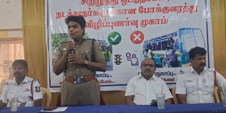 மதுரை மாநகர் போக்குவரத்து காவல்துறை சார்பில் சிற்றுந்து ஓட்டுநர்கள் மற்றும் நடத்துனர்களுக்கான விழிப்புணர்வு முகாம்