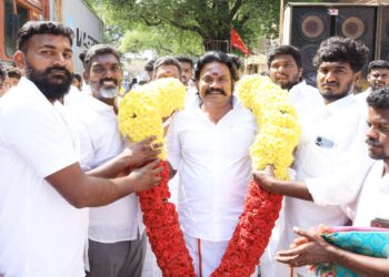 சும்பொன் முத்துராமலிங்கத் தேவரின் 119-வது ஜெயந்தி மற்றும் 64 வது குருபூஜை விழா : தமிழ் தேசிய பார்வேர்ட் பிளாக் கட்சி நிறுவனத் தலைவர் சட்டப் போராளி சங்கிலி தலைமையில் 100 க்கு மேற்பட்ட வாகனங்களில் நிர்வாகிகள், தொண்டர்கள், சென்று தேவரின் திருவுருவ சிலைக்கு மாலை அணிவித்து மரியாதை